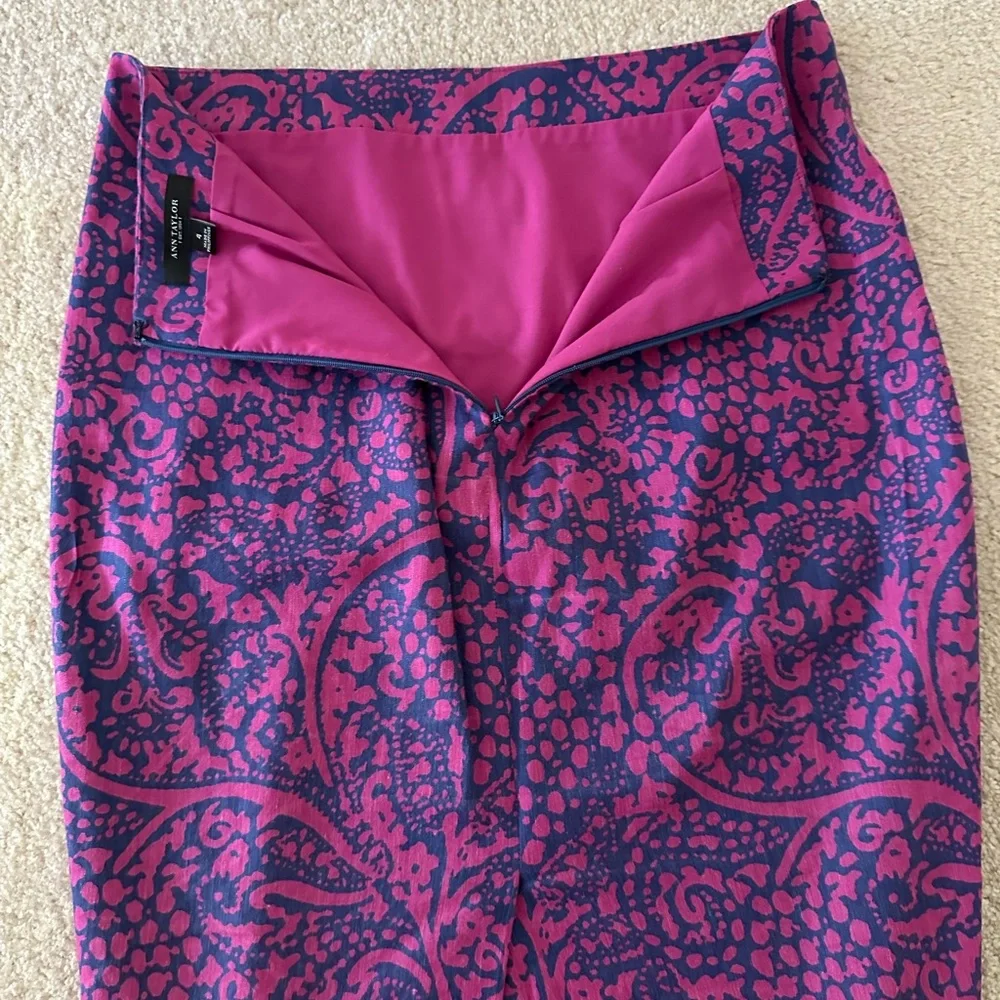 Ann Taylor Woman’s Pencil Skirt Purple, Sz 4